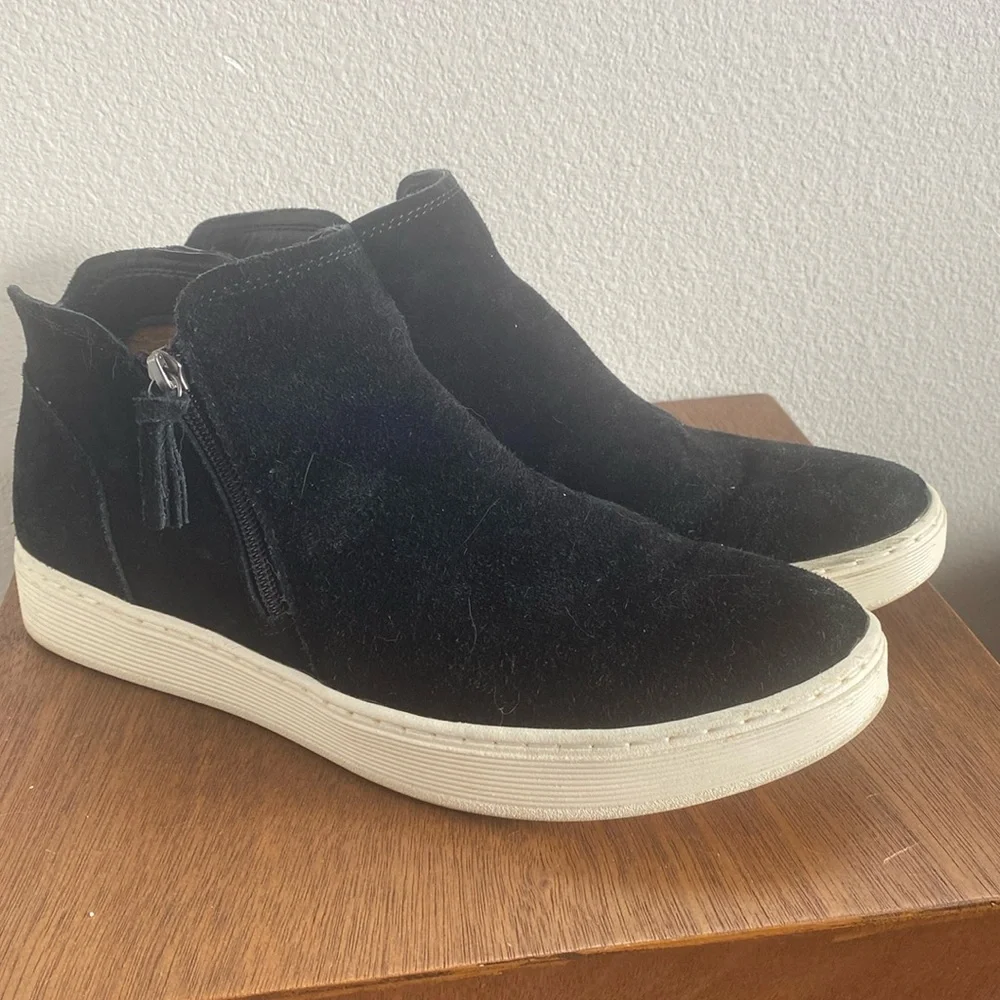 Sofft Hikari Black Suede High Top Sneakers/ Flat Booties, Women’s size 11